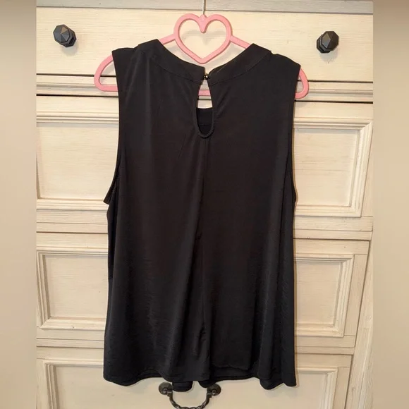 Sleeveless Black Pleated-Neck Tank Top - Picture 3 of 4